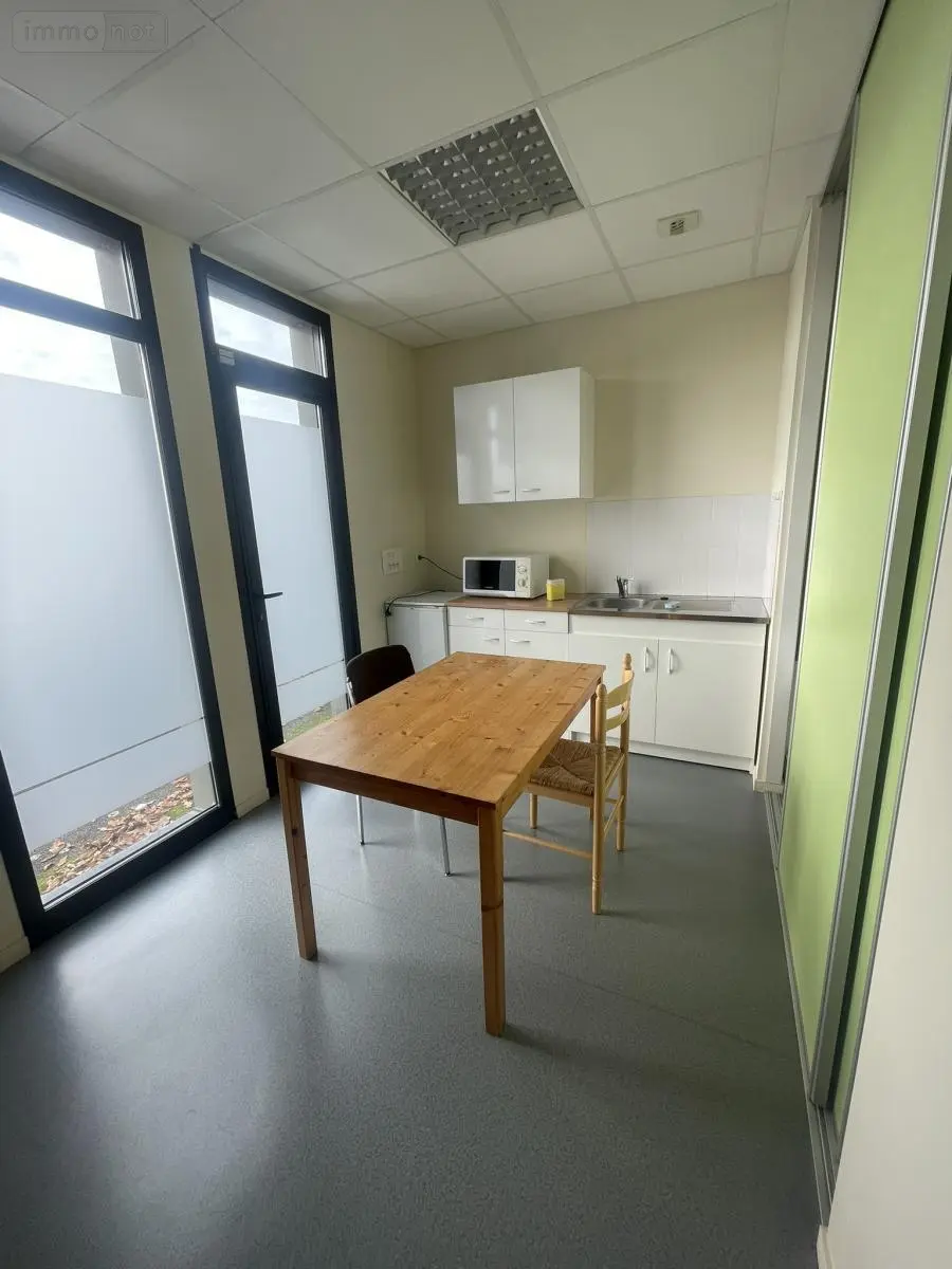 Fonds et murs commerciaux a vendre Vannes 56000 Morbihan 56 124 m2 330750 euros 56004-878 010
