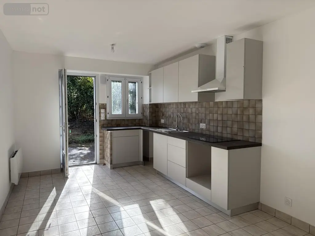 Location maison Jallais 49510 Maine-et-Loire 49 71 m2 3 pièces 620 euros 49058-L899 004