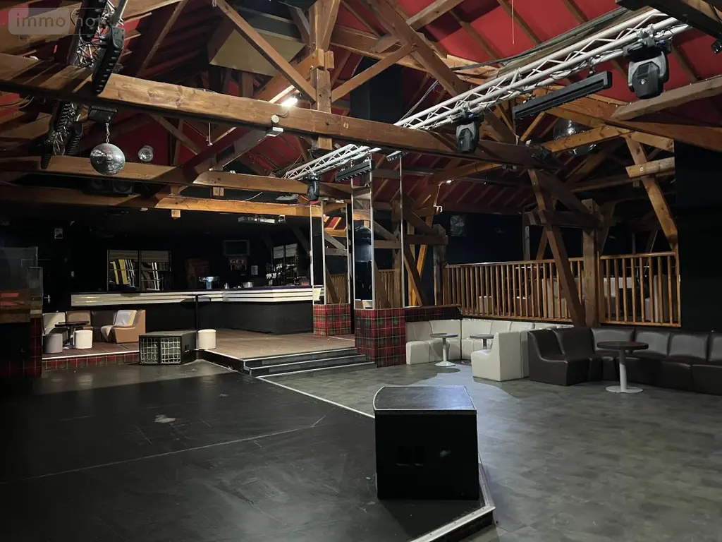 Fonds et murs commerciaux a vendre Beaupréau-en-Mauges 49600 Maine-et-Loire 49 1275 m2 619200 euros 49058-1416 013