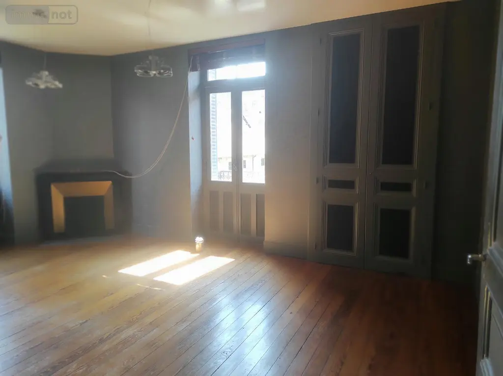 Location fonds et murs commerciaux Bourg-en-Bresse 01000 Ain 01 62 m2 3 pièces 655 euros BUREAU A LOUER 1er étage 004