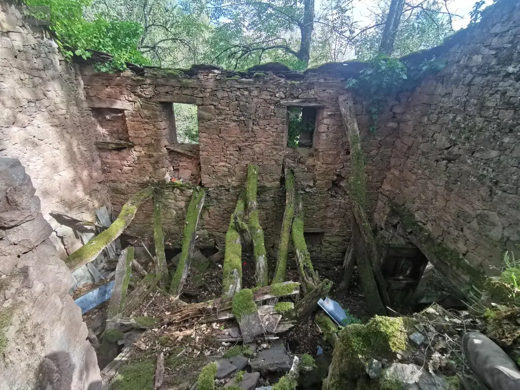 Bien agricole a vendre Brousse-le-Château 12480 Aveyron 12 70000 euros Me CUNIENQ 004