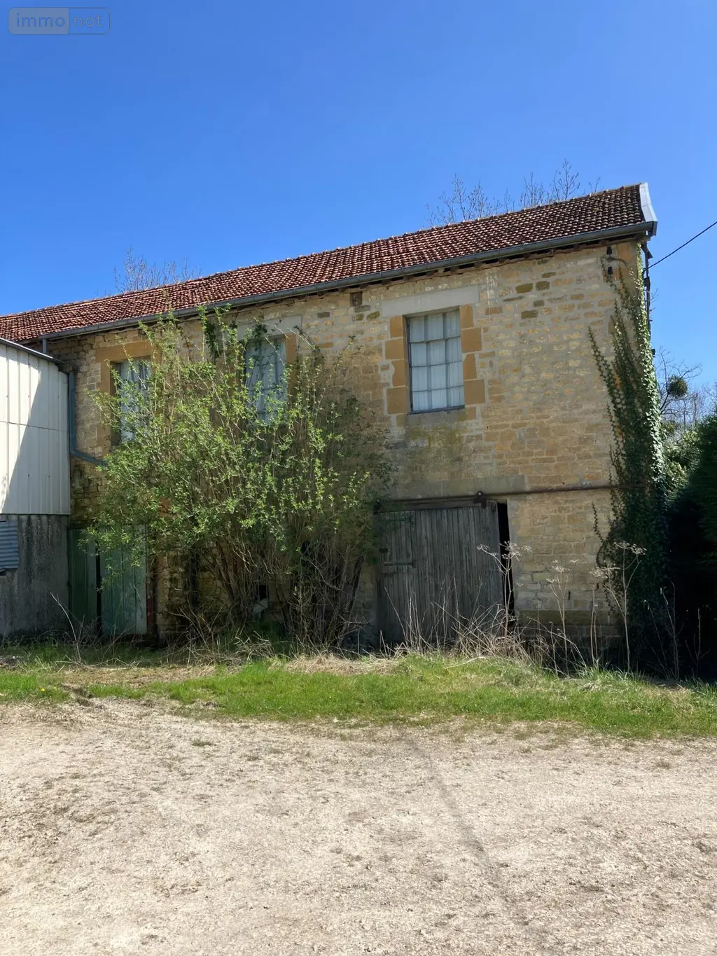Bien agricole a vendre Montgon 08390 Ardennes 08 88922 euros LC 166 002