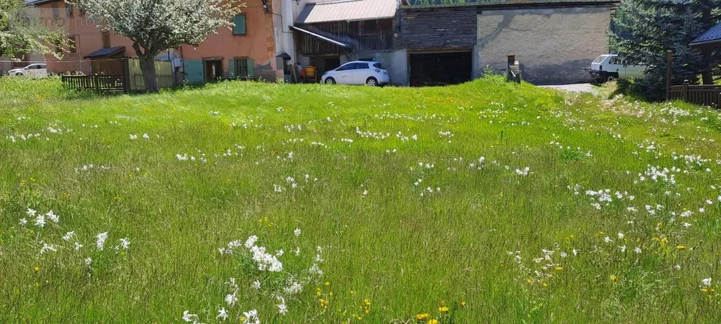 Terrain a batir a vendre Château-Ville-Vieille 05350 Hautes-Alpes 05 70000 euros SOUS PROMESSE DE VENTE / VENDU 010