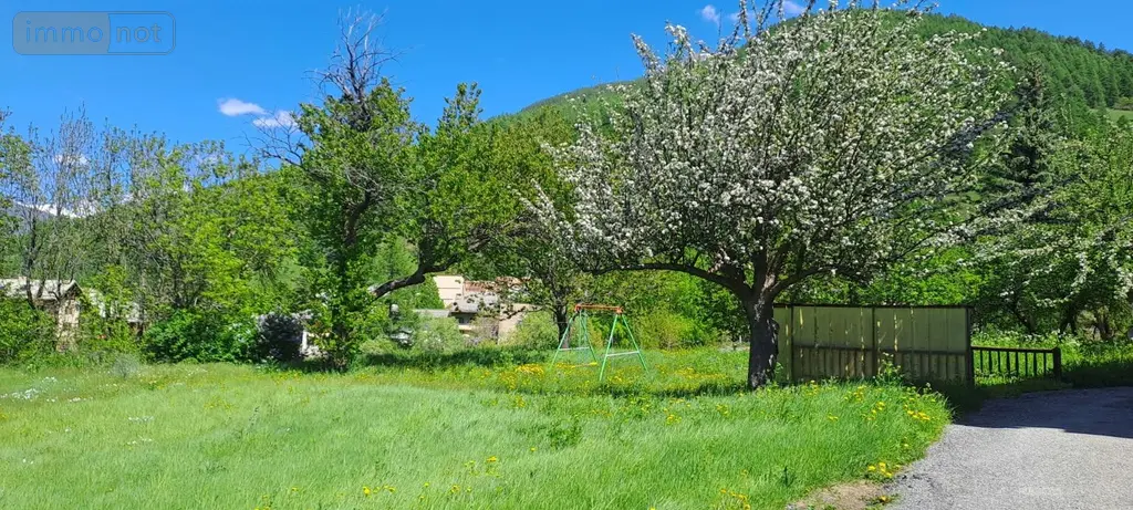 Terrain a batir a vendre Château-Ville-Vieille 05350 Hautes-Alpes 05 70000 euros SOUS PROMESSE DE VENTE / VENDU 011