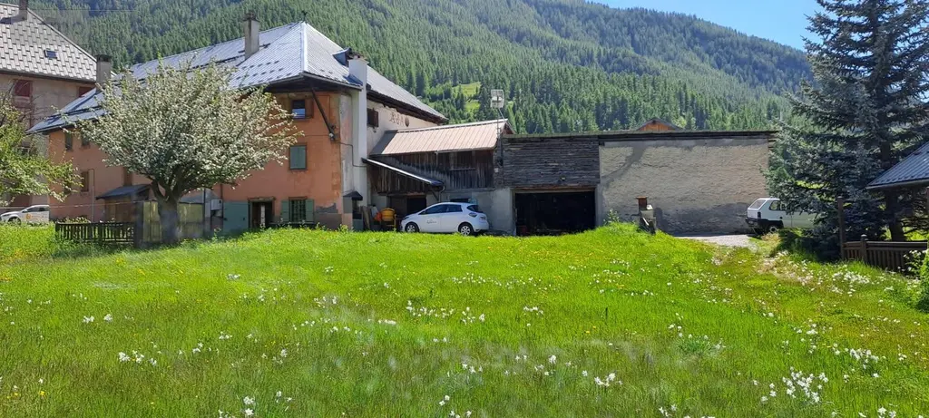 Terrain a batir a vendre Château-Ville-Vieille 05350 Hautes-Alpes 05 70000 euros SOUS PROMESSE DE VENTE / VENDU 014