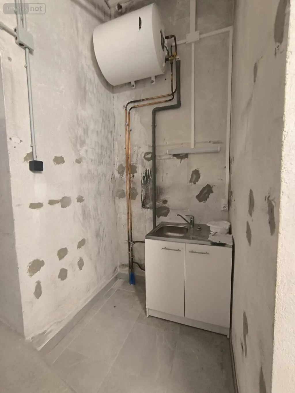 Location fonds et murs commerciaux Bourg-en-Bresse 01000 Ain 01 2 pièces 700 euros local av Macon 007