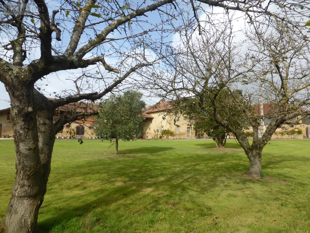 Bien agricole a vendre Cap d'Astarac 32140 Gers 32 350 m2 15 pièces 985800 euros 25011 007