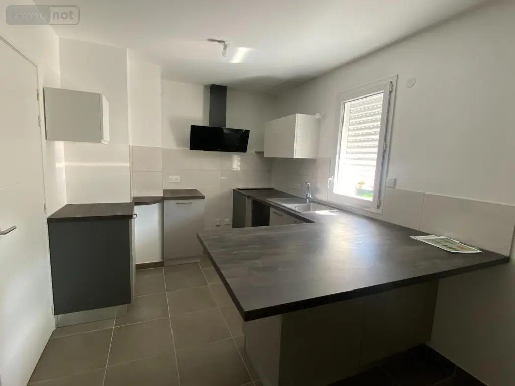 Location appartement La Roche-Vineuse 71960 Saône-et-Loire 71 84 m2 4 pièces 1027 euros location_appartement_com_71371_71960 001