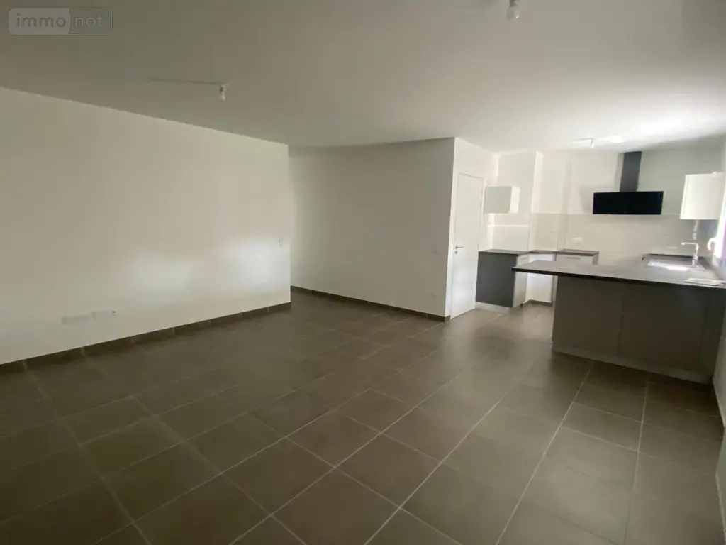 Location appartement La Roche-Vineuse 71960 Saône-et-Loire 71 84 m2 4 pièces 1027 euros location_appartement_com_71371_71960 002