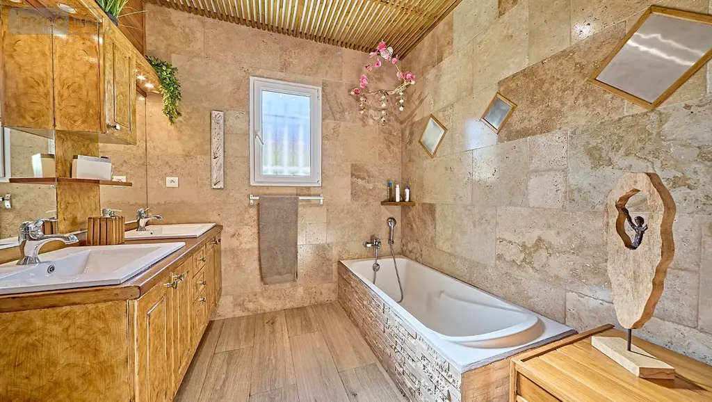 Maison a vendre Saint-Raphaël 83700 Var 83 143 m2 6 pièces 1350000 euros 1001235 010