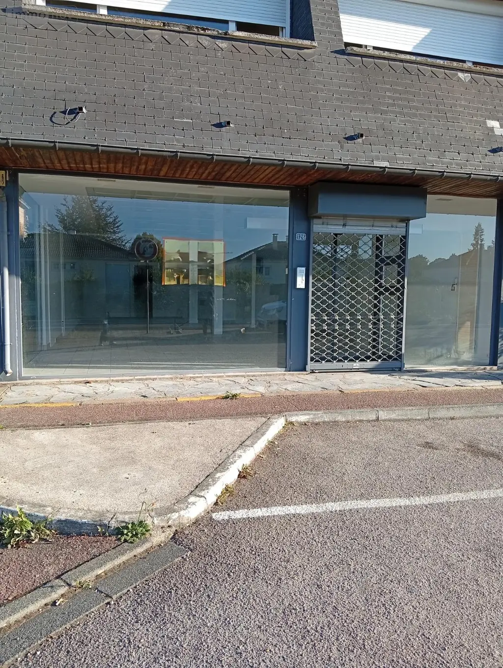 Location fonds et murs commerciaux Saint-Ouen-de-Thouberville 27310 Eure 27 145 m2 2 pièces 1200 euros LOC 115045 001