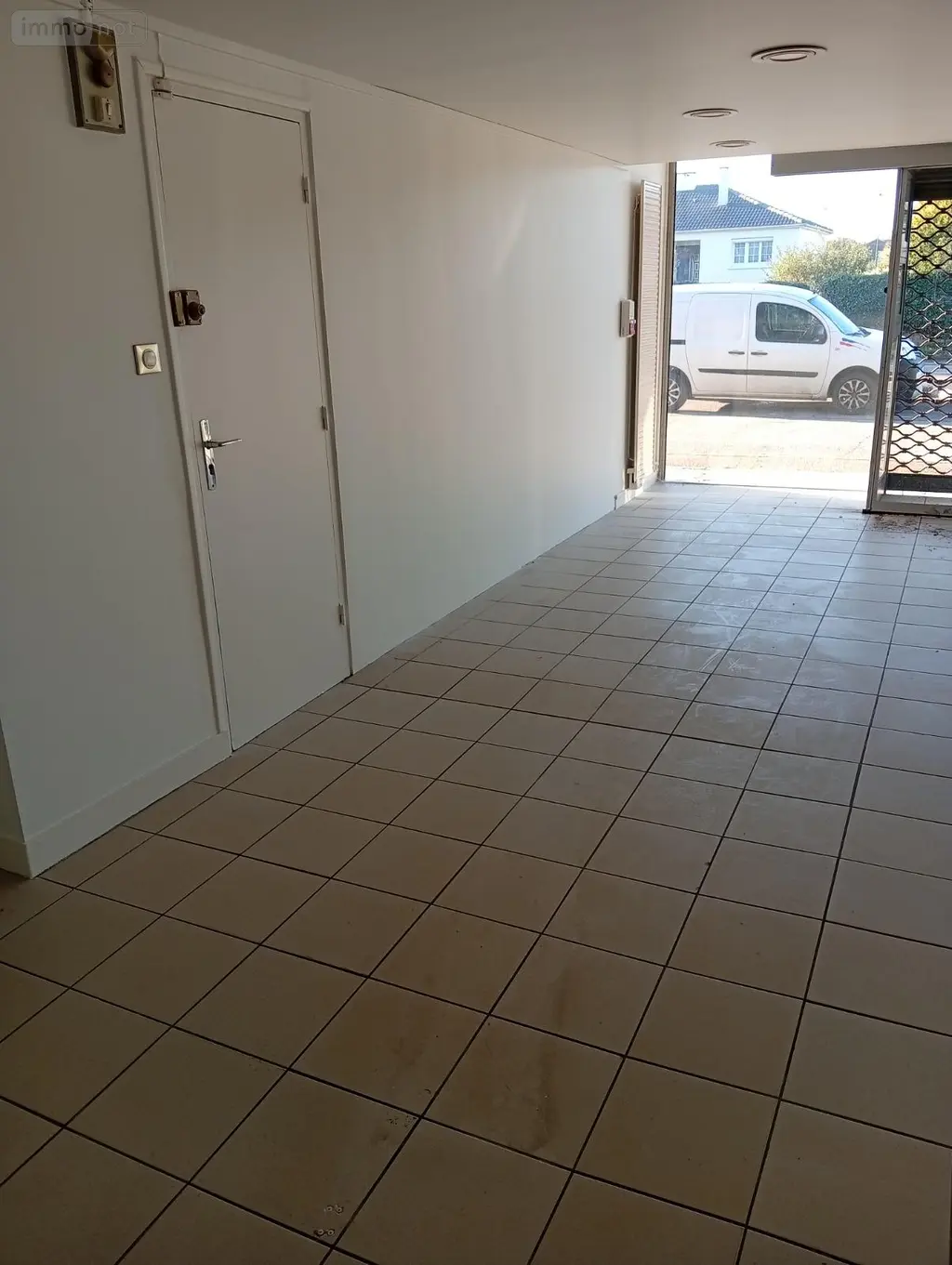 Location fonds et murs commerciaux Saint-Ouen-de-Thouberville 27310 Eure 27 145 m2 2 pièces 1200 euros LOC 115045 004