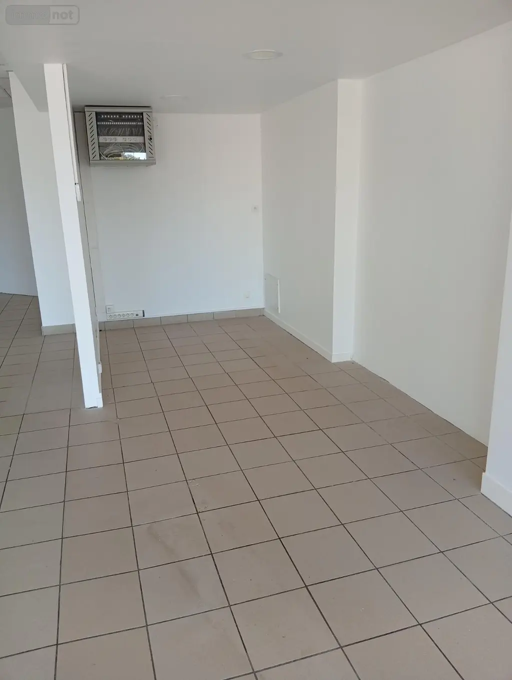 Location fonds et murs commerciaux Saint-Ouen-de-Thouberville 27310 Eure 27 145 m2 2 pièces 1200 euros LOC 115045 005