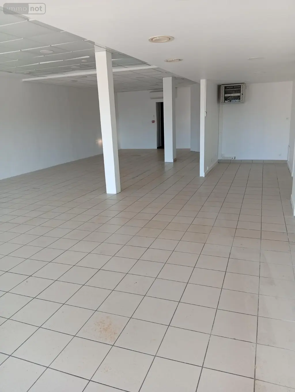 Location fonds et murs commerciaux Saint-Ouen-de-Thouberville 27310 Eure 27 145 m2 2 pièces 1200 euros LOC 115045 006