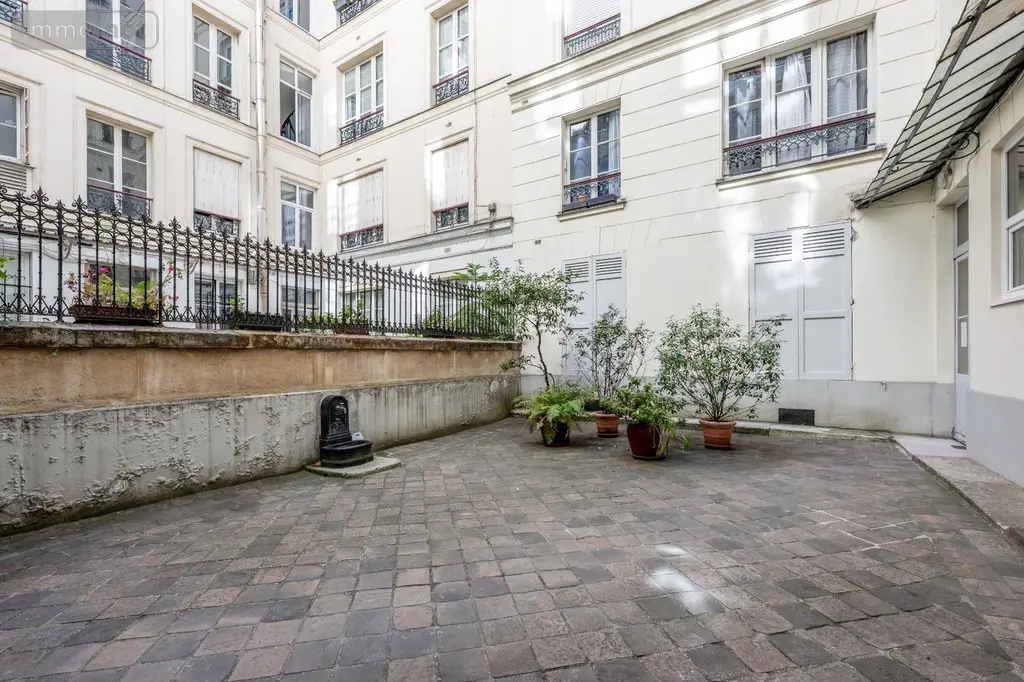 Appartement a vendre Paris 8e Arrondissement 75008 Paris 75 93 m2 3 pièces 987920 euros 3 PIECES + SERVICE  BD BATIGNOLLES  002