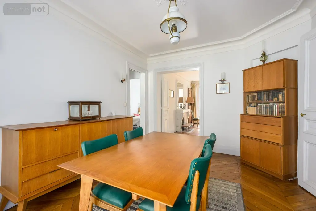 Appartement a vendre Paris 8e Arrondissement 75008 Paris 75 93 m2 3 pièces 987920 euros 3 PIECES + SERVICE  BD BATIGNOLLES  007