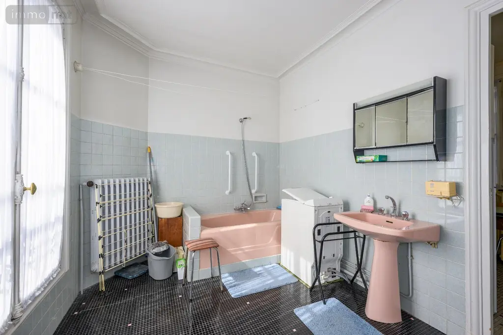 Appartement a vendre Paris 8e Arrondissement 75008 Paris 75 93 m2 3 pièces 987920 euros 3 PIECES + SERVICE  BD BATIGNOLLES  015