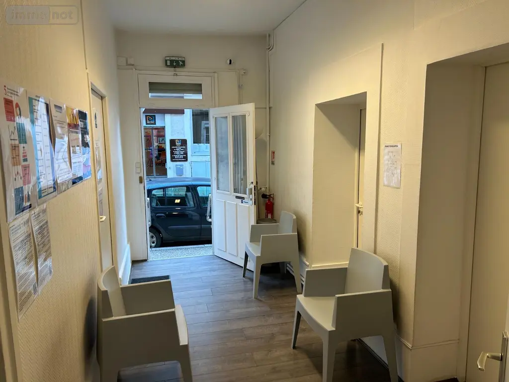 Location fonds et murs commerciaux Givry 71640 Saône-et-Loire 71 13 m2 1 pièce 450 euros Local professionnel 004