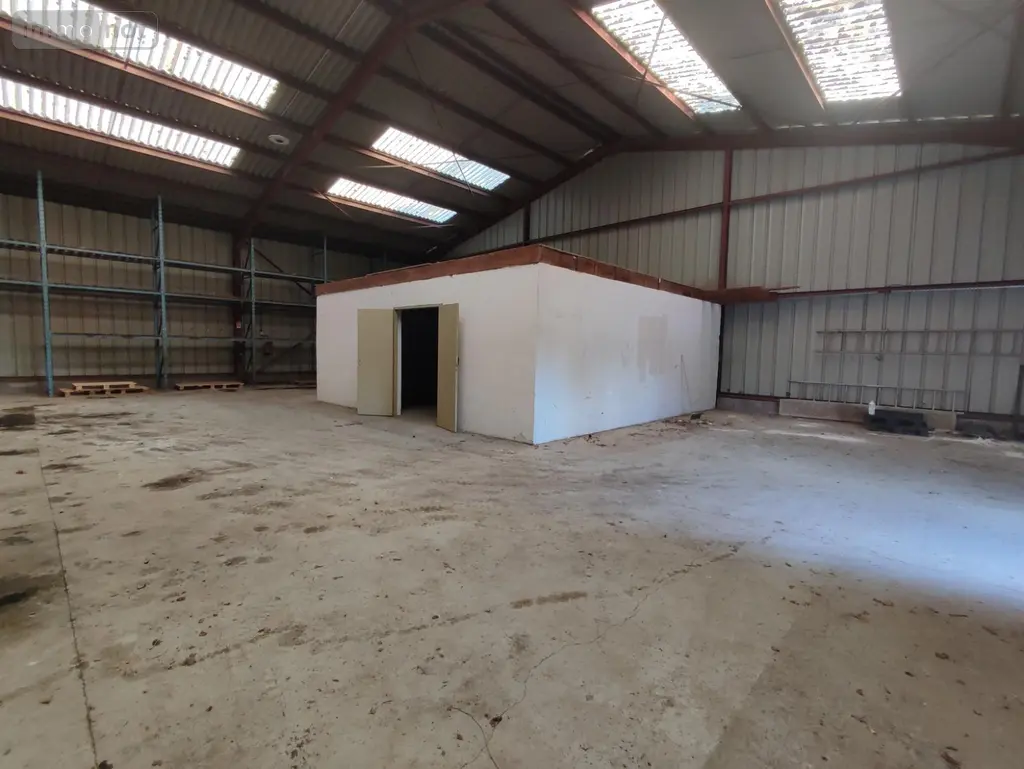 Location fonds et murs commerciaux Saint-Didier-des-Bois 27370 Eure 27 300 m2 1 pièce 1100 euros 2026L37 002