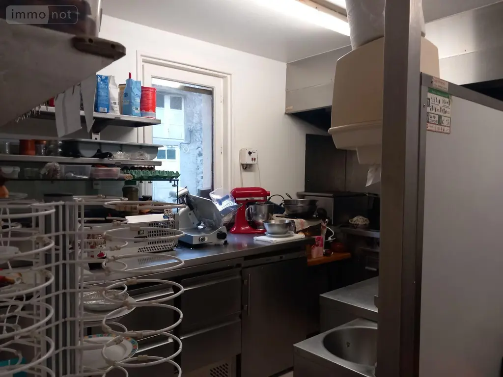 Fonds et murs commerciaux a vendre Murat 15300 Cantal 15 305000 euros 036/520 015