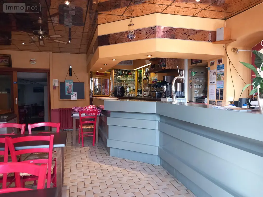 Fonds et murs commerciaux a vendre Murat 15300 Cantal 15 305000 euros 036/520 019