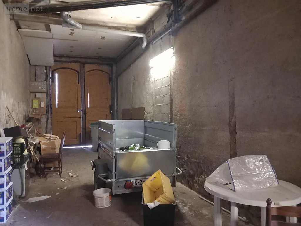 Fonds et murs commerciaux a vendre Murat 15300 Cantal 15 305000 euros 036/520 024