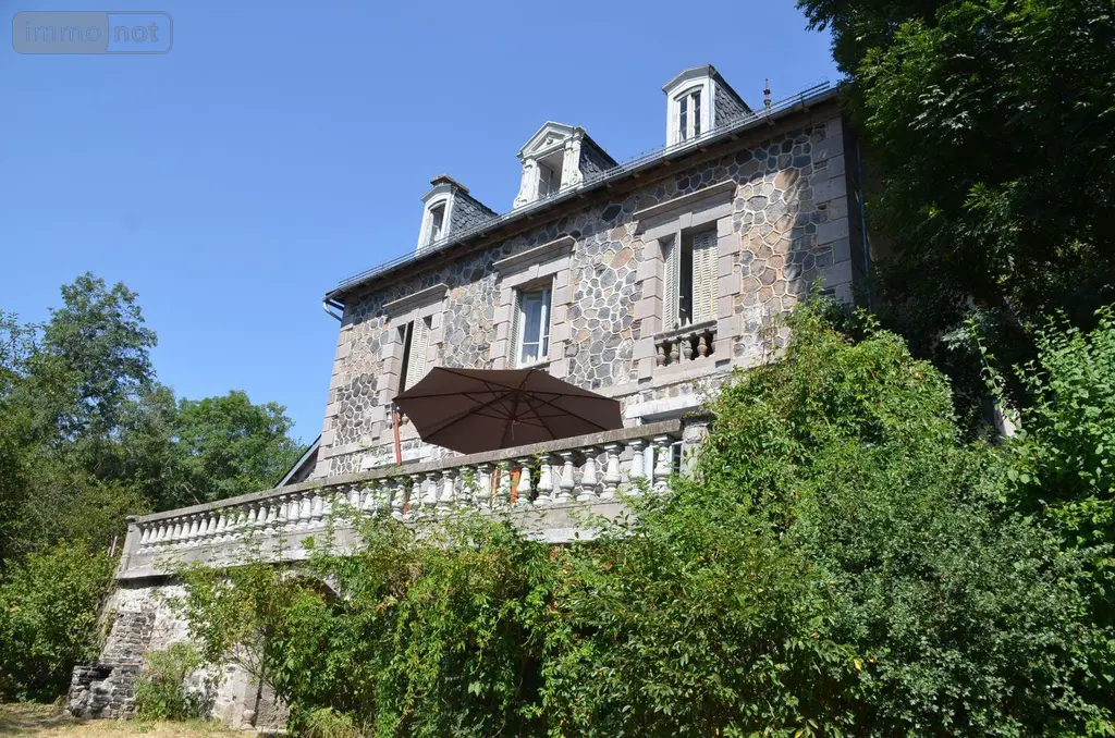 Maison a vendre Vèze 15160 Cantal 15 326 m2 249000 euros FG/2574 006