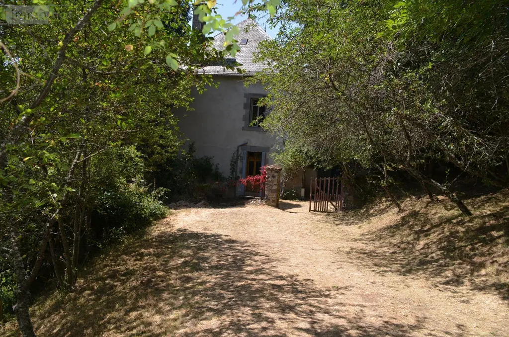 Maison a vendre Vèze 15160 Cantal 15 326 m2 249000 euros FG/2574 021