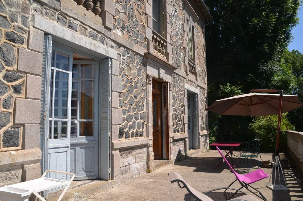 Maison a vendre Vèze 15160 Cantal 15 326 m2 249000 euros FG/2574 003