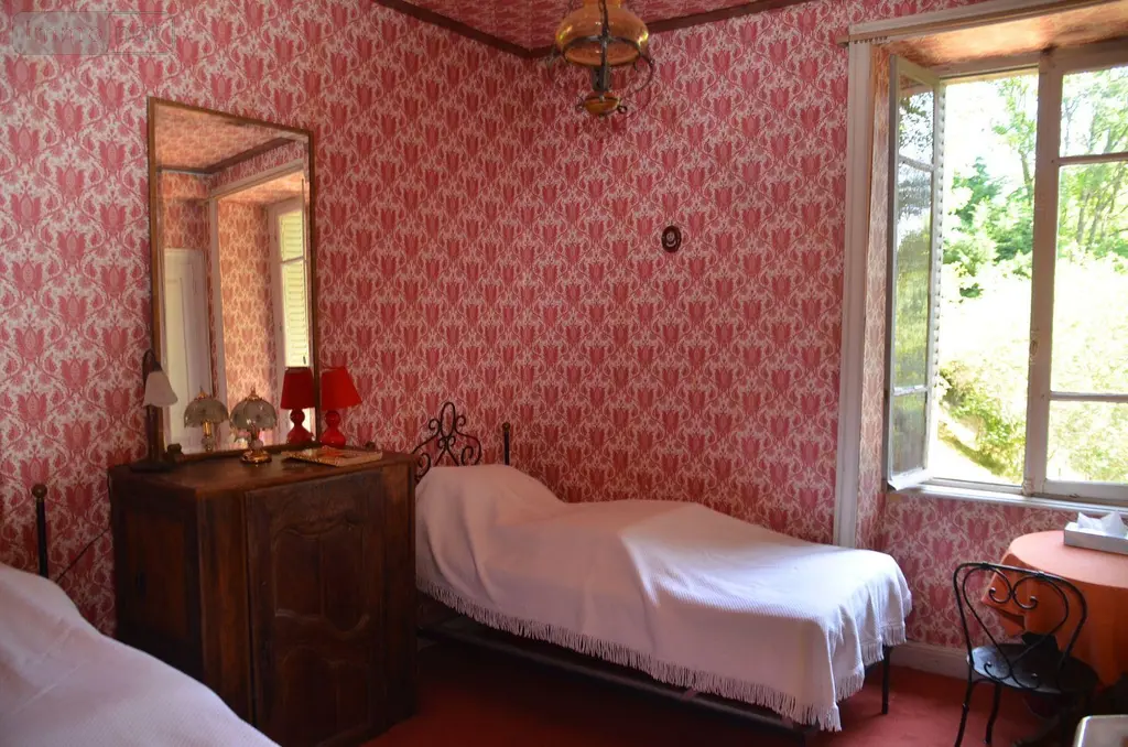 Maison a vendre Vèze 15160 Cantal 15 326 m2 249000 euros FG/2574 025