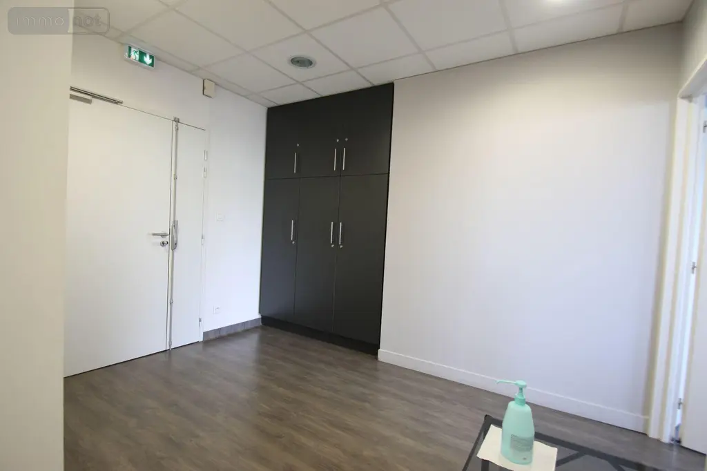 Location fonds et murs commerciaux Chalon-sur-Saône 71100 Saône-et-Loire 71 60 m2 3 pièces 1045 euros 13783/494 005
