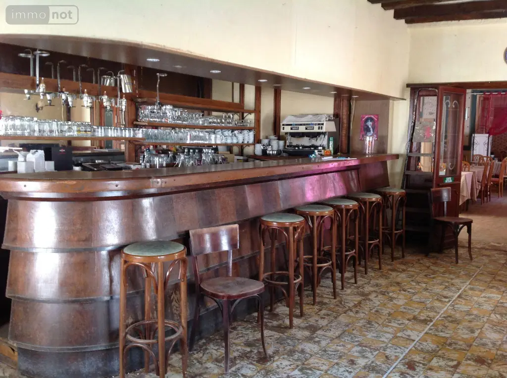 Fonds et murs commerciaux a vendre Saint-Gaultier 36800 Indre 36 116600 euros 037/2042 003