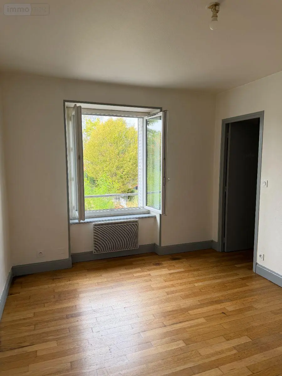 Immeuble de rapport a vendre Mauriac 15200 Cantal 15 169600 euros 15060/1063 012