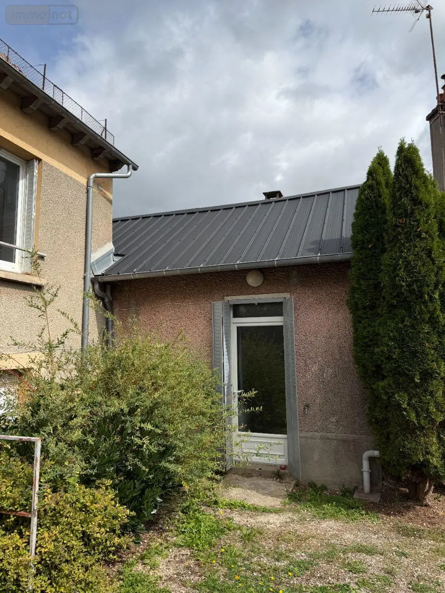 Immeuble de rapport a vendre Mauriac 15200 Cantal 15 169600 euros 15060/1063 002