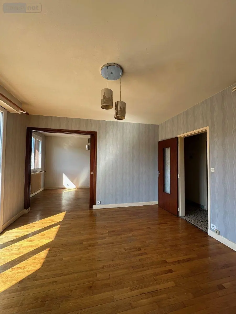 Location appartement Ussel 19200 Corrèze 19 70 m2 3 pièces 590 euros UL 118 004