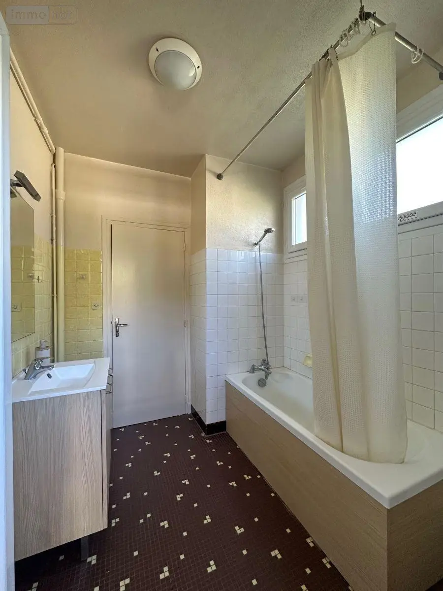 Location appartement Ussel 19200 Corrèze 19 70 m2 3 pièces 590 euros UL 118 002