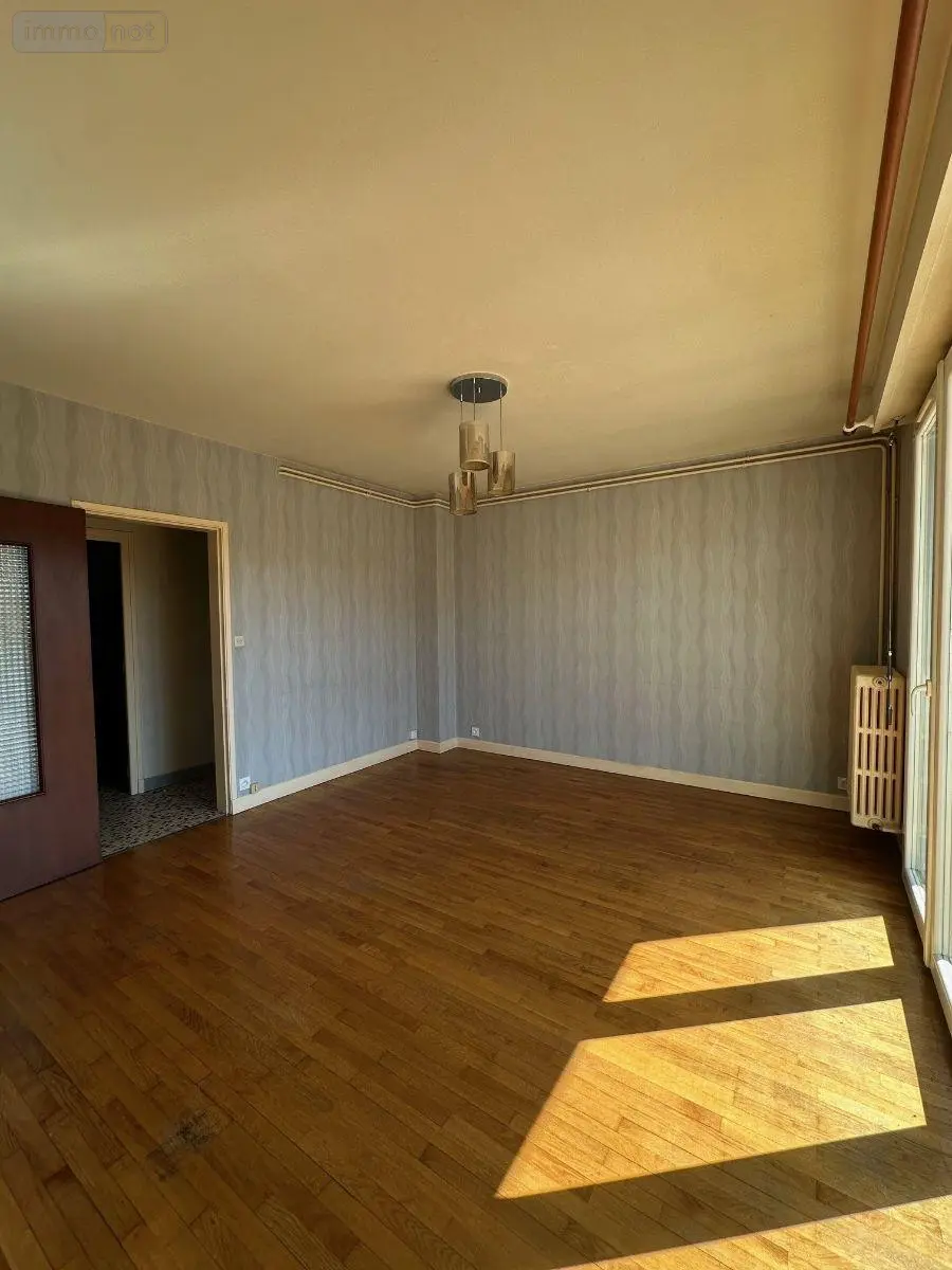 Location appartement Ussel 19200 Corrèze 19 70 m2 3 pièces 590 euros UL 118 003