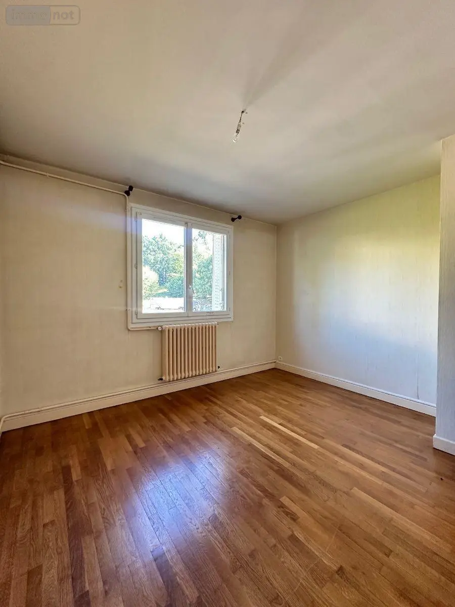 Location appartement Ussel 19200 Corrèze 19 70 m2 3 pièces 590 euros UL 118 006