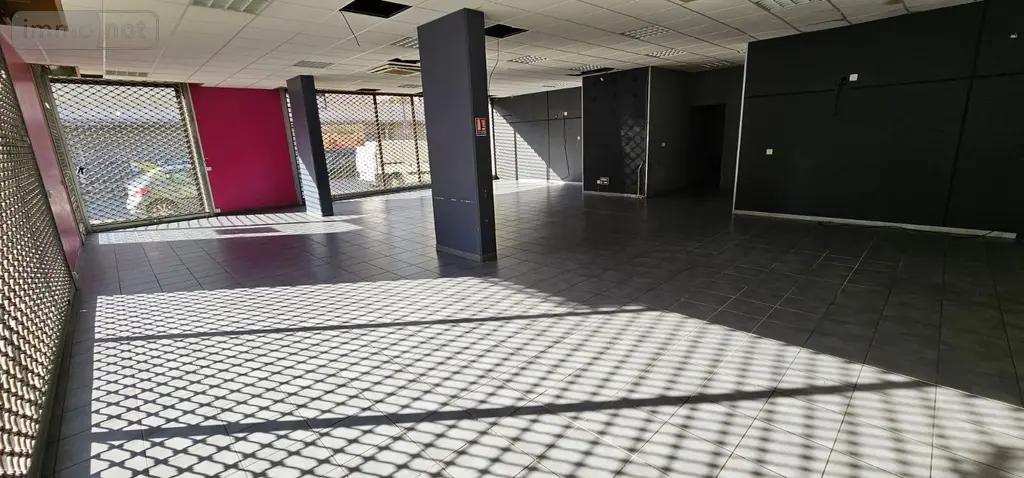 Fonds et murs commerciaux a vendre Dunkerque 59140 Nord 59 266 m2 330000 euros S5221 004