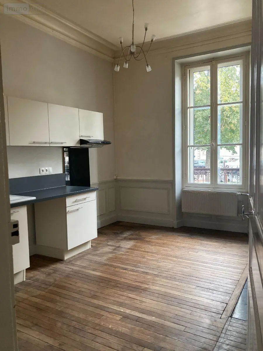 Location appartement Troyes 10000 Aube 10 83 m2 3 pièces 902 euros 10376/1 002