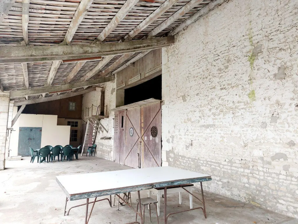Propriete a vendre Chambon 17290 Charente-Maritime 17 243 m2 8 pièces 400000 euros 524 013