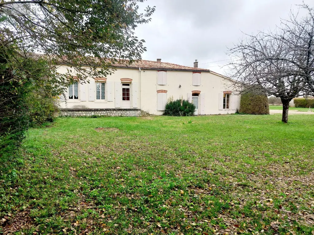 Propriete a vendre Chambon 17290 Charente-Maritime 17 243 m2 8 pièces 400000 euros 524 026