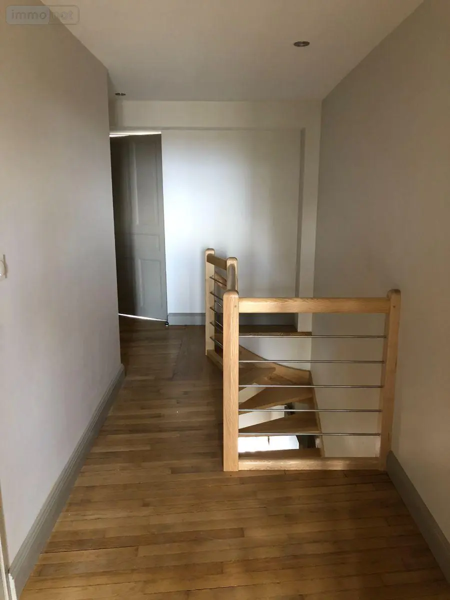 Immeuble de rapport a vendre Mauriac 15200 Cantal 15 275600 euros 15060/1137 011