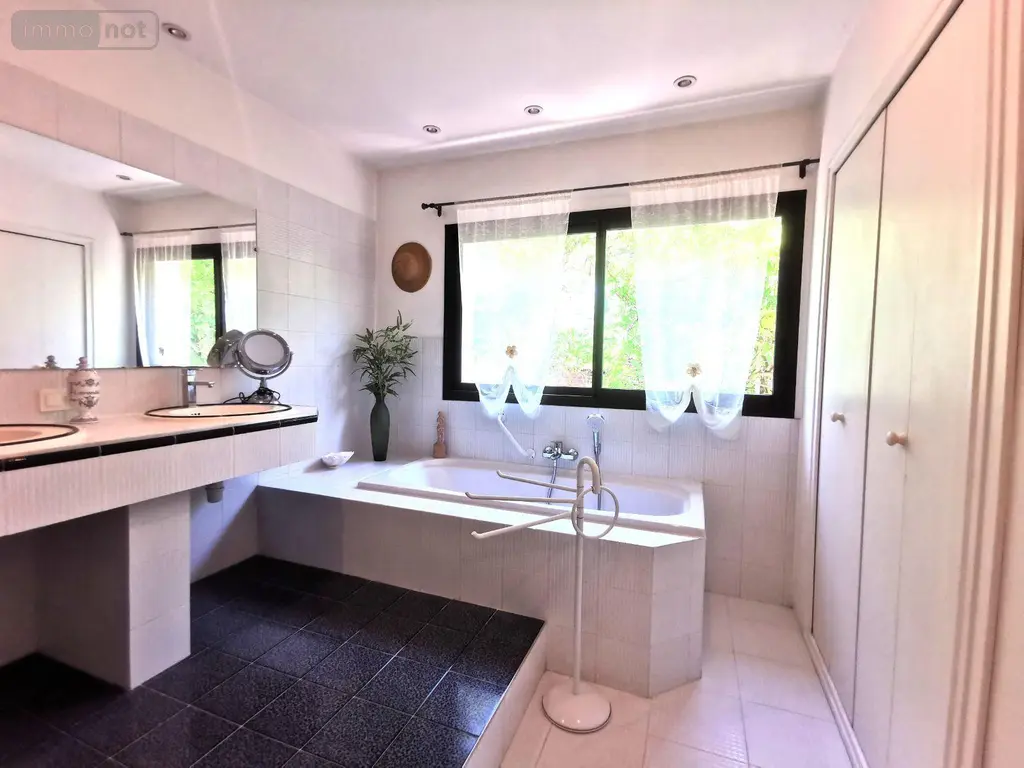 Maison a vendre Saint-Martin-de-Crau 13310 Bouches-du-Rhône 13 215 m2 7 pièces 795000 euros 075/142 014
