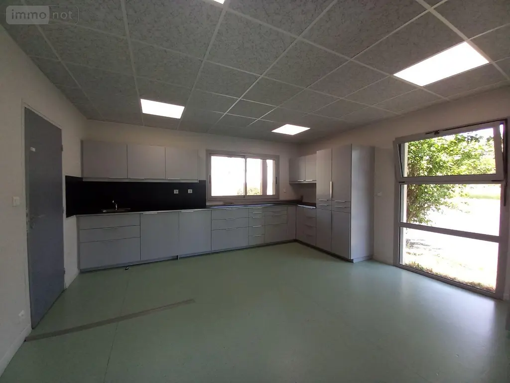 Immeuble de rapport a vendre Allanche 15160 Cantal 15 219 m2 185000 euros FG/2208 013