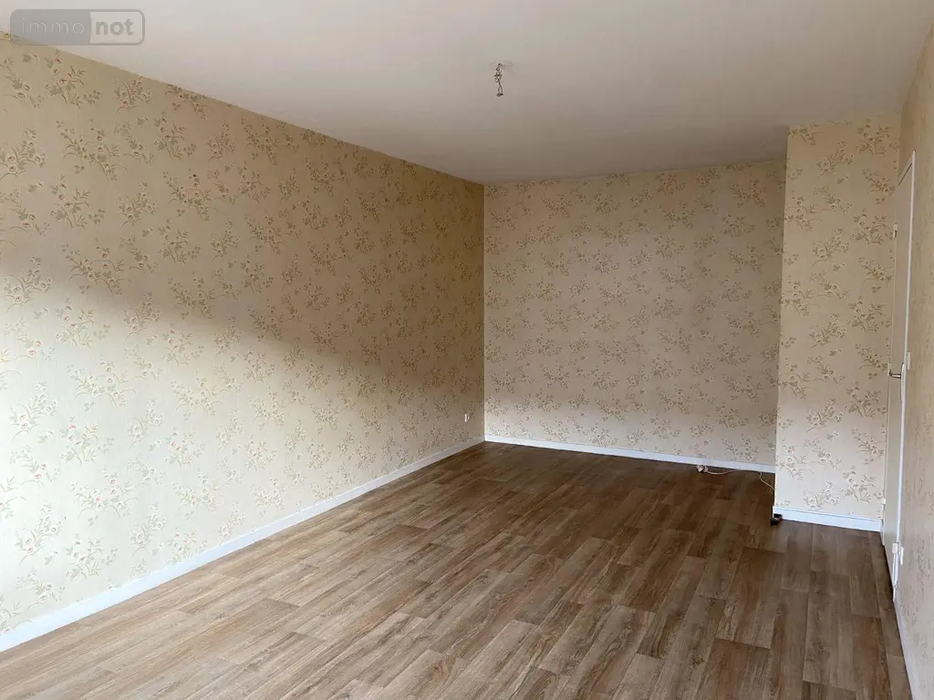 Location appartement Châteaudun 28200 Eure-et-Loir 28 64 m2 3 pièces 675 euros JR/818 002