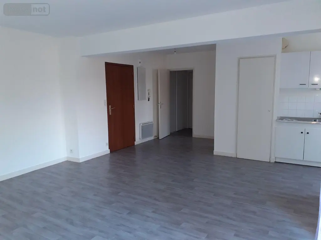 Location appartement Vitré 35500 Ille-et-Vilaine 35 52 m2 2 pièces 615 euros 131/1259 003