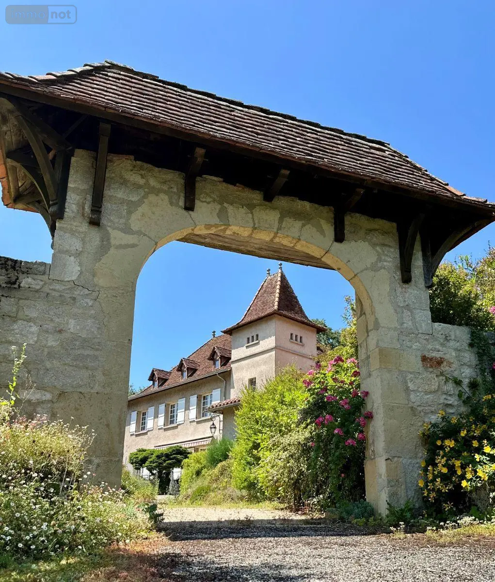 Propriete a vendre Latronquière 46210 Lot 46 226 m2 8 pièces 397200 euros 46030/PROP/531 025