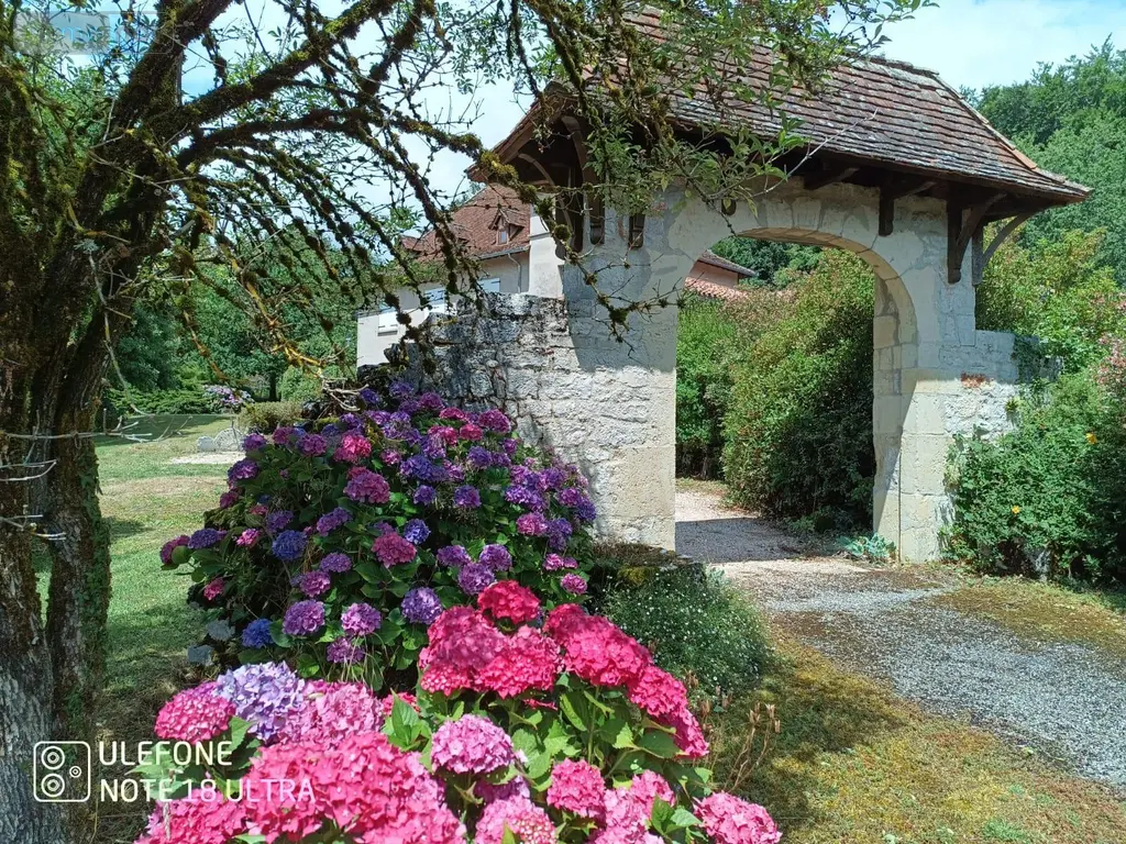 Propriete a vendre Latronquière 46210 Lot 46 226 m2 8 pièces 397200 euros 46030/PROP/531 028