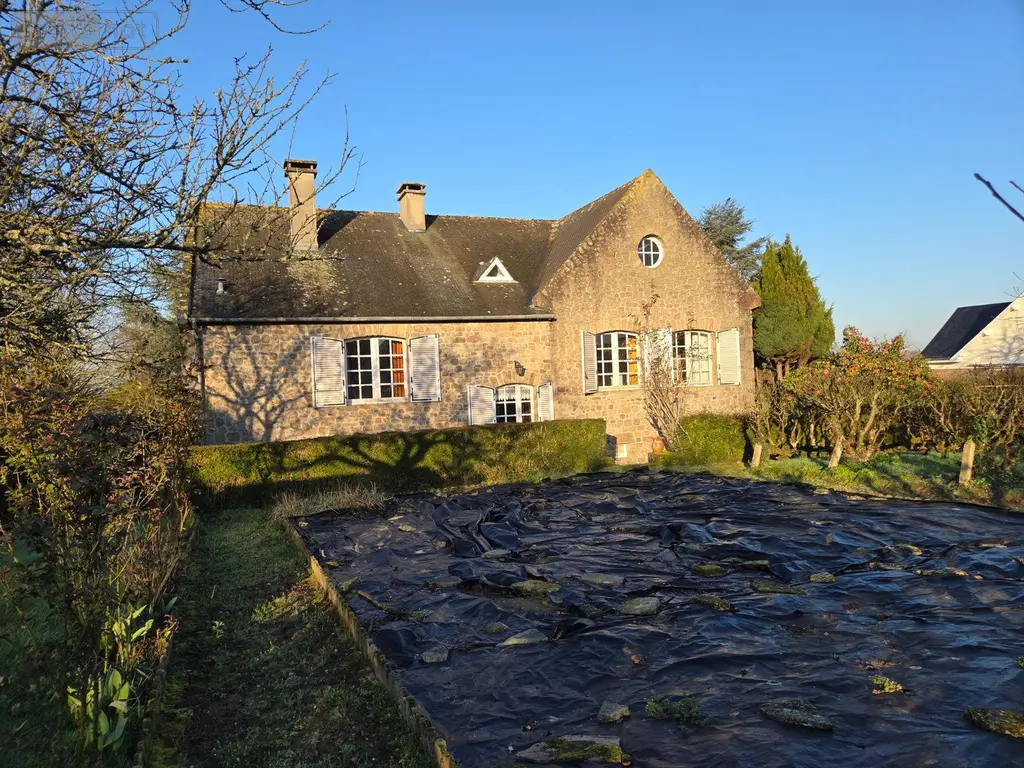 Propriete a vendre Moulay 53100 Mayenne 53 226 m2 11 pièces 280800 euros 53075/FC21 007